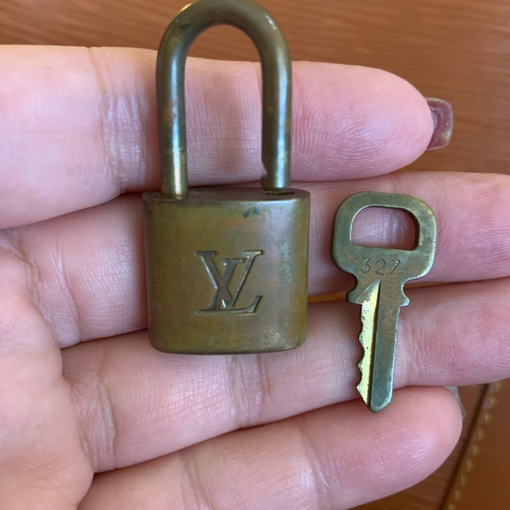 Louis Vuitton 327 lock key